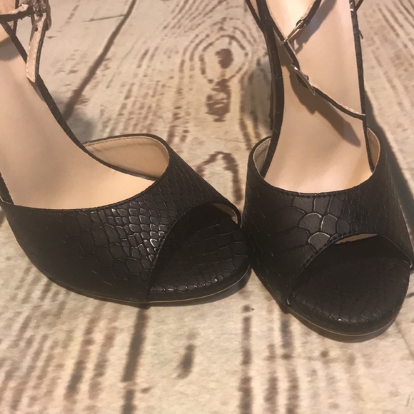 Heels - Picture 5 of 6